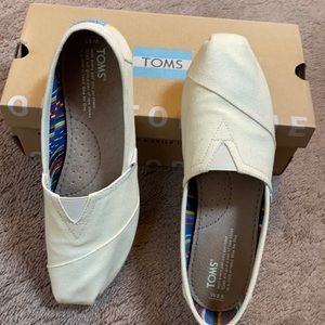 Toms classic canvas shoes